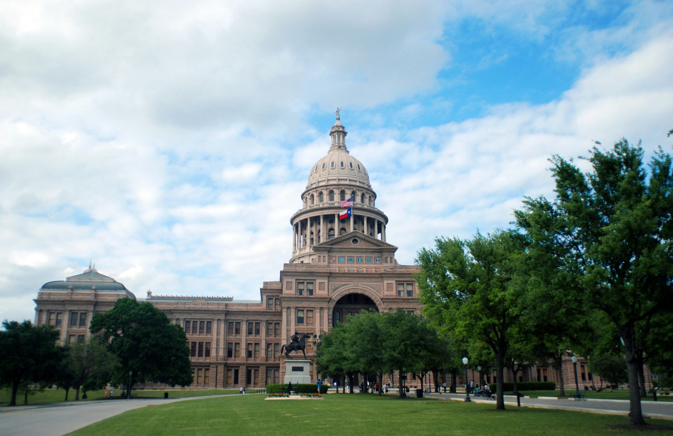 The Texas State Capitol building in Austin under a blue sky, representing the regulatory center for Texas professional liability insurance.